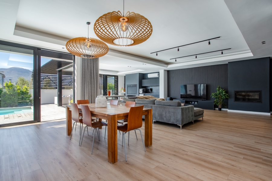 5 Bedroom Property for Sale in Val De Vie Estate Western Cape